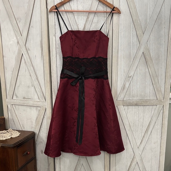 Burgundy Lace Strapless Dress - Picture 2 of 9